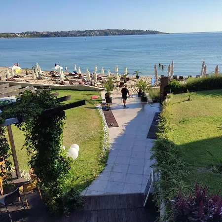 Sand Lilies Beach Apartament